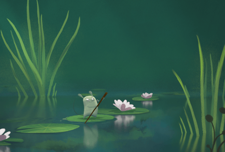 Małe zielone stworzenie stoi na lilii w stawie, używając kija do wiosłowania. Wysoka trawa i lilie wodne otaczają spokojną wodę pod ciemnym, nastrojowym niebem.