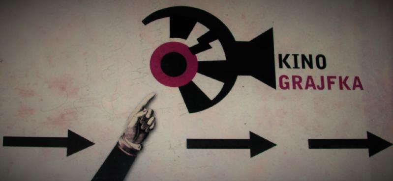 Stylizowana grafika przedstawiająca dłoń skierowaną w prawo, trzy czarne strzałki i ikonę rolki filmu obok tekstu KINO GRAJFKA na jasnym tle.