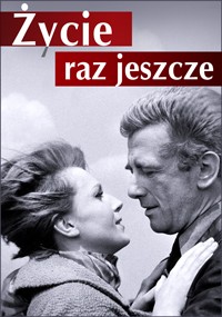 Czarno-biały obraz przedstawia kobietę i mężczyznę obejmujących się blisko, patrzących sobie w oczy. Polski tekst u góry brzmi Życie raz jeszcze na czerwono-białym tle.