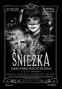 Czarno-biały polski plakat filmowy do Śnieżki przedstawia kobietę o ciemnych włosach i koronkowym welonie, stojącą za grupą ludzi w ubraniach vintage. Tekst podkreśla nagrody i twórców filmowych, z dramatycznym, retro designem.