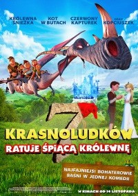 Kolorowy plakat filmowy przedstawia postacie z bajek, w tym krasnoludki, jadące na smoku nad zielonym polem. Królewna Śnieżka i książę stoją po prawej stronie. Polski tytuł brzmi: „7 Krasnoludków Ratuje Śpiącą Królewnę”.
