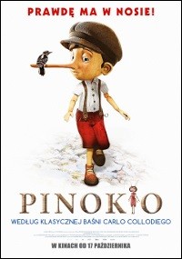 Polski plakat filmowy do Pinokia przedstawia Pinokia spacerującego z długim nosem, na którym siedzi ptak. Polski tekst i tytuł filmu są wyświetlane powyżej i poniżej ilustracji.