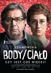 Plakat do filmu Body/Ciało przedstawiający starszego mężczyznę i kobietę w okularach na tle czerwonego tła z powtarzającymi się wzorami oczu. Tekst jest w języku polskim, a tytuł filmu jest pogrubiony, w kolorze białym.