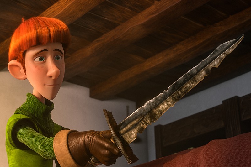 Animowana postać z pomarańczowymi włosami i zielonym ubraniem trzyma duży, zniszczony miecz w obu rękach, stojąc w pomieszczeniu pod drewnianym sufitem. Postać wydaje się ostrożna lub niepewna.