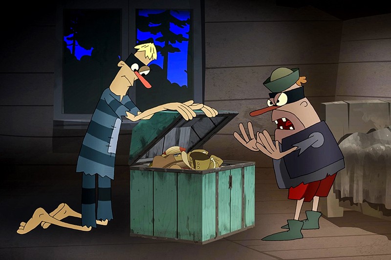 Dwie animowane postacie wyglądają na zaskoczone, otwierając dużą zieloną skrzynię wypełnioną przedmiotami w słabo oświetlonej drewnianej chacie. Jedna postać klęczy, podczas gdy druga gestykuluje z szokiem.