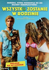 Okładka DVD przedstawiająca trzy osoby w strojach kąpielowych na plaży. Jeden mężczyzna ma małpkę, która się do niego czepia, podczas gdy dwie kobiety stoją naprzeciwko niego. Polski tytuł Wszystko na śniegu w Rodzinie jest widoczny na górze.
