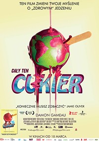 Polski plakat filmowy przedstawiający czerwone kandyzowane jabłko ociekające zielonym syropem na patyku, z łyżką i widelcem wbitymi w nie. Tytuł Cały ten cukier jest kolorowymi literami pod jabłkiem.