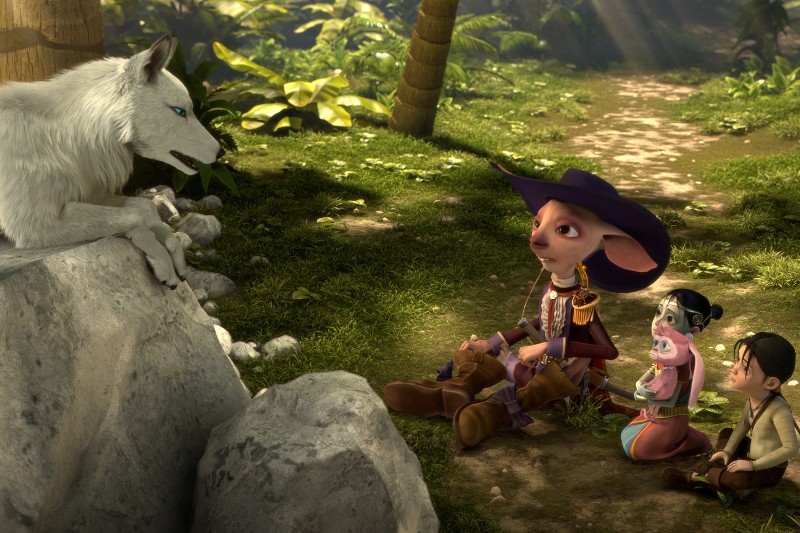 Biały wilk siedzi na szczycie skały, patrząc w dół na troje ożywionych dzieci i mysz w fioletowym kapeluszu, wszyscy siedzą na leśnym dnie i uważnie słuchają. Światło słoneczne przesącza się przez bujną zieloną roślinność.