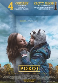 Kobieta i młody chłopiec w zimowych ubraniach uśmiechają się i obejmują na zewnątrz na plakacie do filmu Pokój. Na górze wyróżniono nagrody, a tytuł filmu jest wyraźnie widoczny na dole.