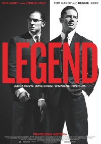 Czarno-biały plakat filmowy do filmu Legenda, na którym Tom Hardy wcielił się w role Ronniego i Reggiego Kraya, z pogrubionym czerwonym napisem tytułowym i bliźniakami stojącymi w garniturach – jeden wyglądający poważnie, w okularach, drugi pewny siebie, ze skrzyżowanymi ramionami.