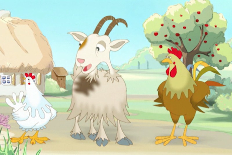 Rysunek przedstawiający kozę stoi pomiędzy białą kurą i brązowym kogutem na tle wiejskiego krajobrazu, na tle krytej strzechą chaty i drzewa z czerwonymi owocami.