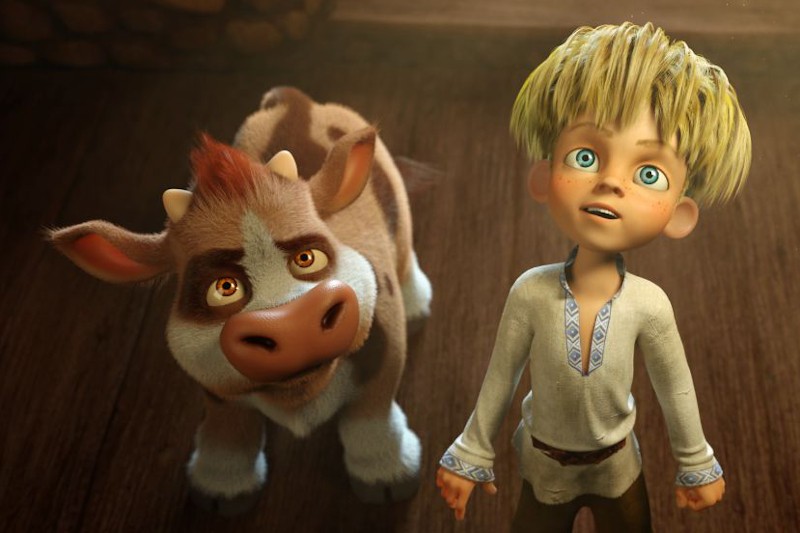 Animowany w 3D chłopiec o blond włosach i niebieskich oczach stoi obok przyjaznego cielaka z kreskówki o brązowym i białym futrze, oboje patrzą w górę z ciekawymi minami. Tłem jest drewniana podłoga.