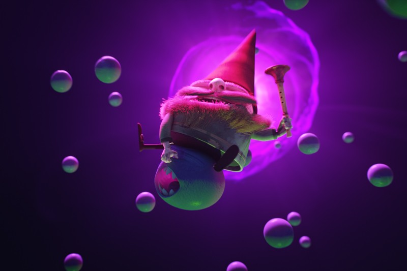 Wesoły, rysunkowy krasnal w czerwonym kapeluszu unosi się na niebieskiej kuli, trzymając tłok, otoczony fioletowymi bąbelkami i świecącym światłem w fantazyjnym, magicznym otoczeniu.