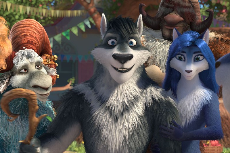 Grupa animowanych postaci zwierzęcych, w tym uśmiechnięty szary wilk, niebieski wilk, baran trzymający laskę i duży wół, stoją razem na zewnątrz i wyglądają radośnie.