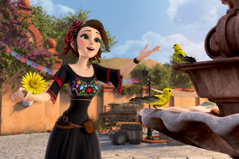 Ożywiona kobieta z kwiatami we włosach i kolorową, haftowaną sukienką, radośnie trzyma żółty kwiat i wyciąga rękę w kierunku dwóch żółtych ptaków, które siedzą na kamiennej fontannie na tętniącym życiem placu na świeżym powietrzu.