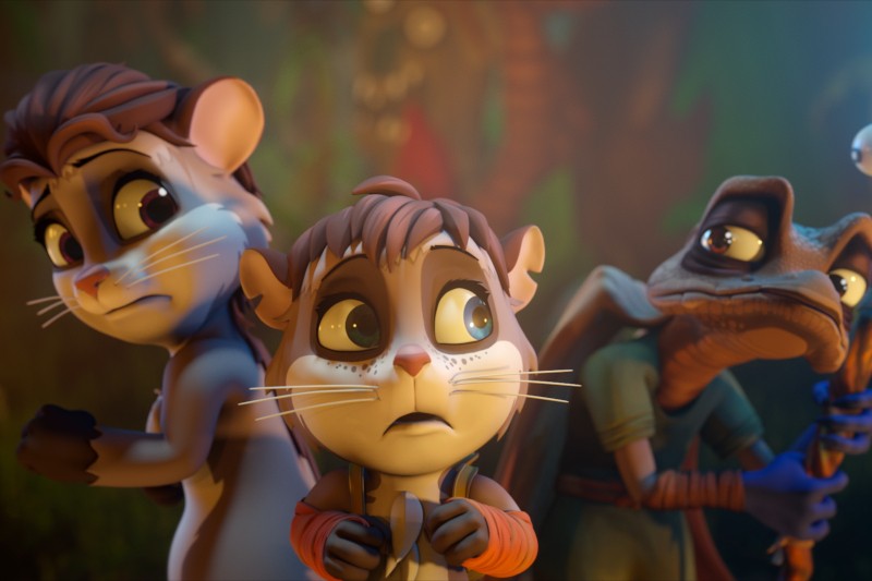 Trzy animowane zwierzęta — para zmartwionych wiewiórek i poważnie wyglądająca żaba — stoją blisko siebie w lesie, patrząc z niepokojem w różnych kierunkach. Oświetlenie jest dramatyczne, z rozmytym tłem.