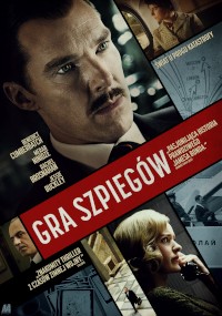 Na plakacie filmu Gra Szpiegów widnieje w centrum mężczyzna z wąsami, a wokół niego znajdują się sceny szpiegowskie, w tym kobieta rozmawiająca przez telefon i tajne dokumenty. Na plakacie widnieje pogrubiony tekst w kolorze czerwonym i białym.