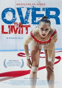 Gimnastyczka rytmiczna w błyszczącym trykocie pochyla się do przodu, wyglądając intensywnie, z czerwoną wstążką na podłodze za nią. Tekst brzmi Over The Limit z dodatkowym polskim tekstem i napisami końcowymi filmu.