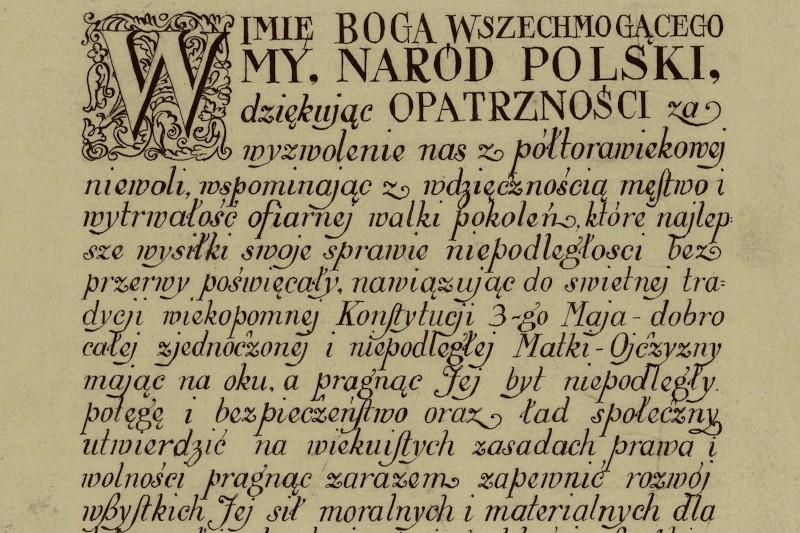 Polski dokument historyczny z ozdobną kaligrafią, otwierający się dużymi ozdobnymi literami i gęstym tekstem. Pismo omawia wolność narodową i wdzięczność, odnosząc się do Konstytucji 3 Maja.