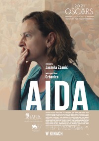 Plakat filmu Aida przedstawia kobietę z krótkimi brązowymi włosami z profilu, wyglądającą na zaniepokojoną, trzymającą rękę blisko ust. Tło jest rozmazane; duży biały tekst wyświetla tytuł filmu i napisy końcowe.