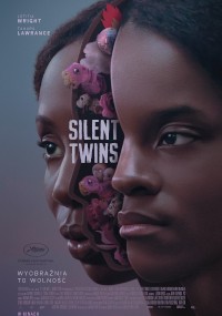 Plakat filmowy Silent Twins przedstawiający twarze dwóch młodych czarnoskórych kobiet złączone obok siebie; jedna twarz jest rozcięta, odsłaniając lalki i zabawki w środku. Tekst tytułowy Silent Twins pojawia się w środku.