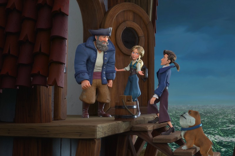 Przed drewnianym domem nad morzem ożywiony pirat rozmawia na schodach z blondynką i ciemnowłosym chłopcem, podczas gdy w pobliżu siedzi brązowo-biały buldog i patrzy w górę.