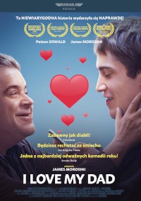 Plakat filmu Kocham mojego tatę przedstawia dwóch mężczyzn uśmiechających się do siebie, między którymi unoszą się różowe serca. Tekst u góry jest po polsku, a tytuł filmu na dole jest pogrubiony, biały.