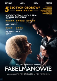 Plakat filmu Fabelmanowie przedstawia kobietę uśmiechającą się i dotykającą twarzy młodego chłopca. Plakat zawiera nominacje do nagród, oceny gwiazdkowe i napisy końcowe na ciemnym tle.
