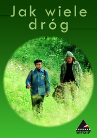 Dwóch mężczyzn idzie przez wysoką trawę w zielonym, zewnętrznym otoczeniu. Obraz ma zieloną gradientową ramkę z polskim tekstem Jak wiele dróg u góry i logo WFDIF u dołu.