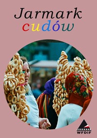 Plakat Jarmarku cudów przedstawia kobiety w chustach na głowach sprzedające długie sznury bajgli na targu pod gołym niebem. Nad plakatem znajduje się kolorowy napis, a w rogu logo WFDiF.