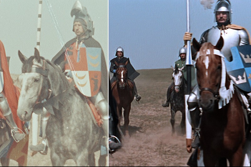 Dwa obrazy umieszczone obok siebie ukazują rycerzy w zbrojach jadących konno przez otwarte pole, trzymających włócznie i tarcze ozdobione heraldycznymi wzorami, co sugeruje średniowieczną scenerię lub rekonstrukcję.