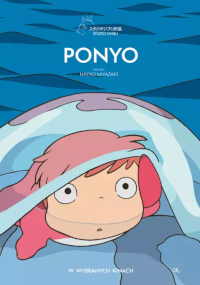 Animowany plakat do filmu Ponyo przedstawia postać o rudych włosach i szeroko otwartych oczach, wystającą spod fali na oceanie. Wokół niej znajduje się błękitna woda, a nad jej głową widnieje tytuł filmu.