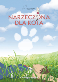 Osoba o brązowych włosach leży w zielonej trawie pod niebieskim niebem z chmurami. Nad nią widać duży biały odcisk łapy i polski tytuł Narzeczona dla Kota.