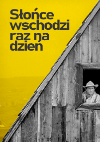 Mężczyzna w kapeluszu wygląda z drewnianego okna. Tło jest żółte z polskim tekstem: Słońce wschodzi raz na dzień.