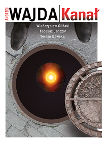 Plakat filmu Kanał Andrzeja Wajdy pokazuje częściowo otwarty właz, odsłaniający świecące światło poniżej. Para stóp w czarnych butach stoi w pobliżu. Nazwiska obsady pojawiają się nad włazem na białym tle.