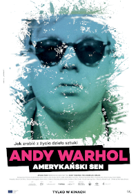 Stylizowany plakat filmowy przedstawiający portret Andy'ego Warhola w okularach przeciwsłonecznych z efektami rozprysków farby. Pogrubiony różowy i biały tekst głosi ANDY WARHOL AMERYKAŃSKI SEN (American Dream) po polsku.