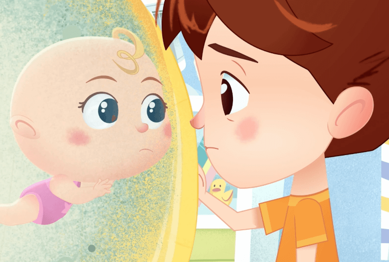 Animowany chłopiec w pomarańczowej koszulce dotyka świecącej powierzchni, patrząc na niemowlę o dużych niebieskich oczach i lokach żółtych włosów, które unosi się po drugiej stronie i patrzy na niego.