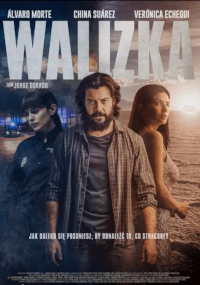 Plakat filmowy do filmu Walizka przedstawiający trzy poważnie wyglądające postacie na pierwszym planie – mężczyznę w środku, kobietę w mundurze policyjnym po lewej i jeszcze jedną kobietę po prawej – na tle dramatycznego zachodu słońca i panoramy miasta.