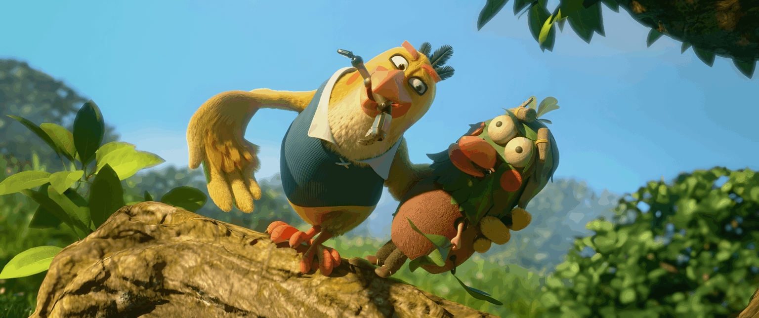 Dwa animowane ptaki z kreskówek stoją na gałęzi drzewa otoczone bujną zielenią. Jeden żółty ptak w niebieskiej koszuli gestykuluje skrzydłem, podczas gdy mniejszy kolorowy ptak ze splątanymi piórami wygląda na zaskoczonego, trzymając okrągły przedmiot.