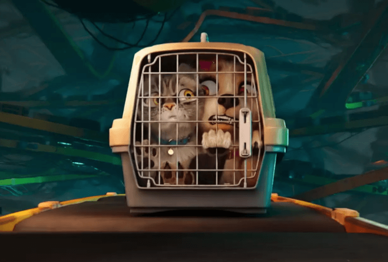 Przerażony animowany kot i zmartwiony animowany pies są ściśnięci wewnątrz transportera z metalowymi drzwiczkami, podróżując na przenośniku taśmowym w ciemnym, przemysłowym otoczeniu.