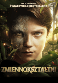 Twarz młodego chłopca częściowo przekształca się w twarz wilka, otoczona zielonymi liśćmi. Polski tekst powyżej brzmi "Na podstawie światowego bestsellera". Tytuł poniżej brzmi "ZMIENNOKSZTAŁTNI.".