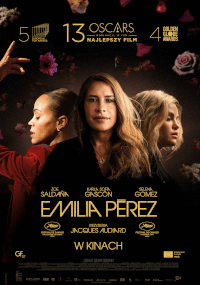 Trzy kobiety stoją na ciemnym tle na plakacie filmu Emilia Perez. Złoty tekst podkreśla nagrody i gwiazdy Zoe Saldaña, Karla Sofía Gascón, Selena Gomez i reżyser Jacques Audiard.