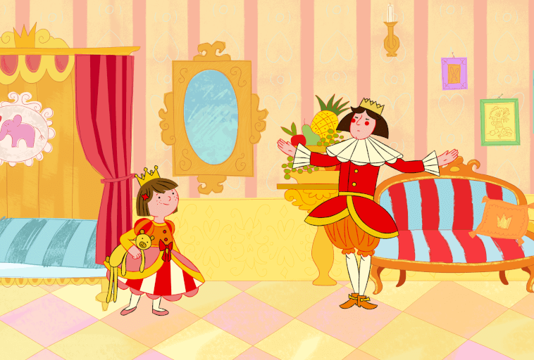 Młoda dziewczyna i mężczyzna, oboje w koronach i królewskich strojach, stoją w kolorowym, eleganckim pokoju z sofą w paski, łóżkiem z baldachimem i ozdobnymi dekoracjami. Dziewczyna trzyma pluszowego misia i koc.