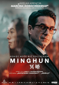 Plakat filmu Minghun przedstawia poważnego mężczyznę w okularach i kobietę patrzącą w dal. Tagline brzmi Koniec może być początkiem. Tekst jest w języku polskim i chińskim, a światła miasta są rozmyte w tle.