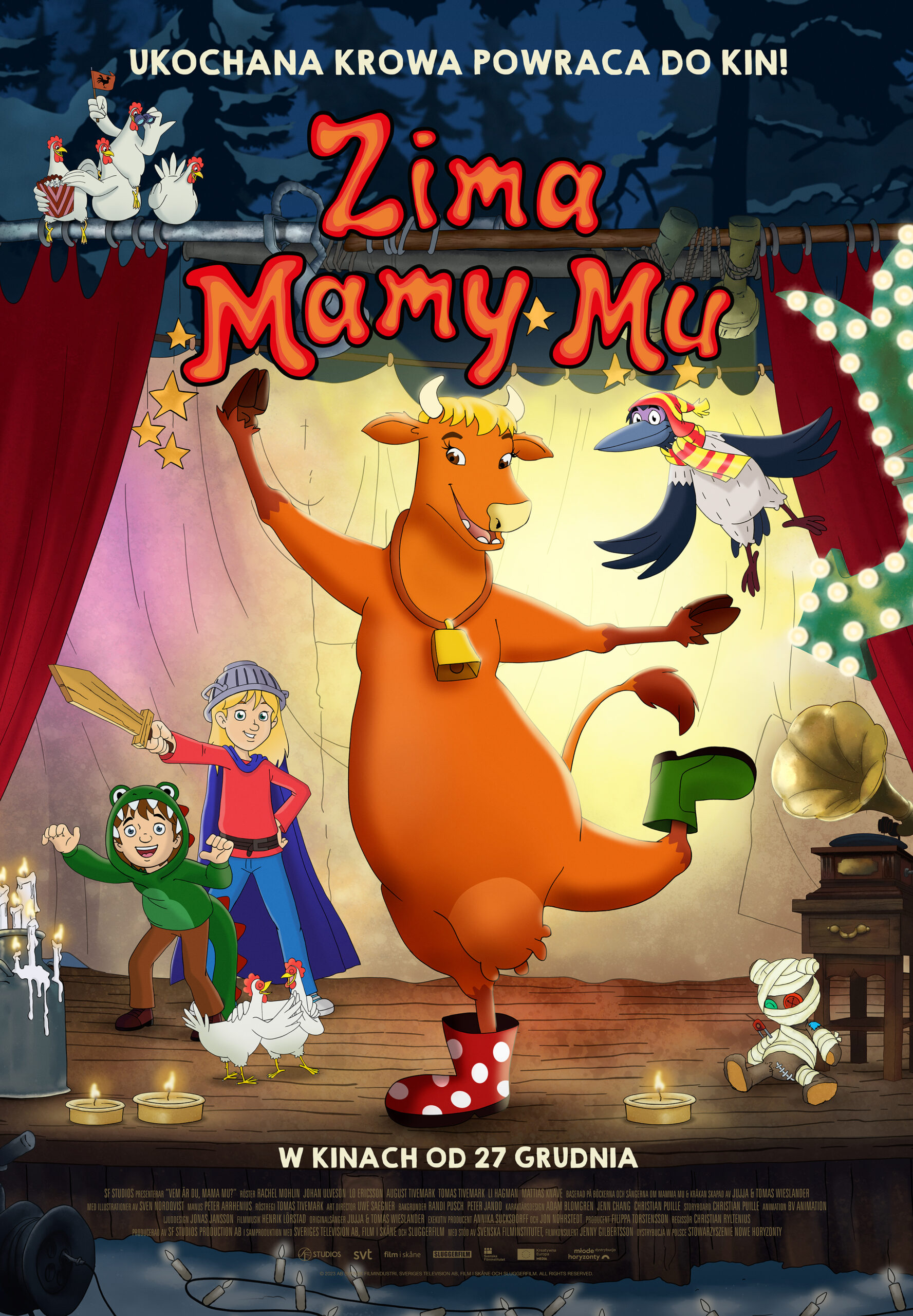 Animowany plakat filmowy przedstawiający radosną brązową krowę tańczącą na scenie z szalikiem, w otoczeniu ptaka, dwójki dzieci w kostiumach i świątecznych dekoracji. Tekst w języku polskim promuje film Zima Mamy Mu, którego premiera odbędzie się 27 grudnia.