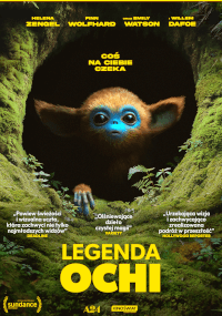 Małe, futrzaste stworzenie z dużymi niebieskimi oczami i niebieskimi dłońmi wygląda z omszałej jaskini. Poniżej widnieje polski tekst i żółty tytuł Legenda Ochi. Na plakacie widoczne są również nazwiska aktorów i cytaty krytyków.