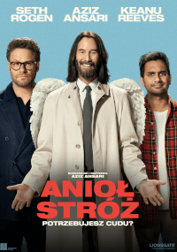 Trzech mężczyzn stoi razem. Mężczyzna w centrum ma na sobie biały garnitur i anielskie skrzydła, uśmiecha się, obejmując ramionami dwóch mężczyzn obok niego. Nad i pod nimi widnieje polski tekst i nazwiska aktorów.